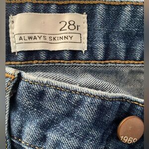 Size 28 always skinny Gap jeans